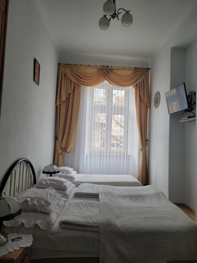 Pokoje Goscinne Victoria Krasków Exterior foto
